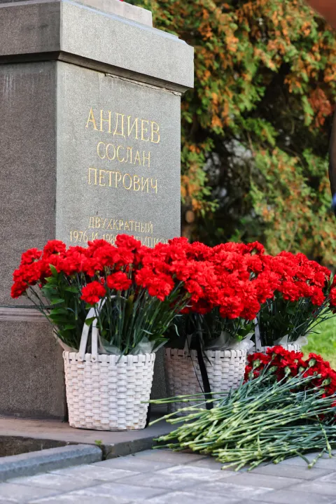 Памятник Сослану Андиеву, двукратному олимпийскому чемпиону 1976 и 1980 годов