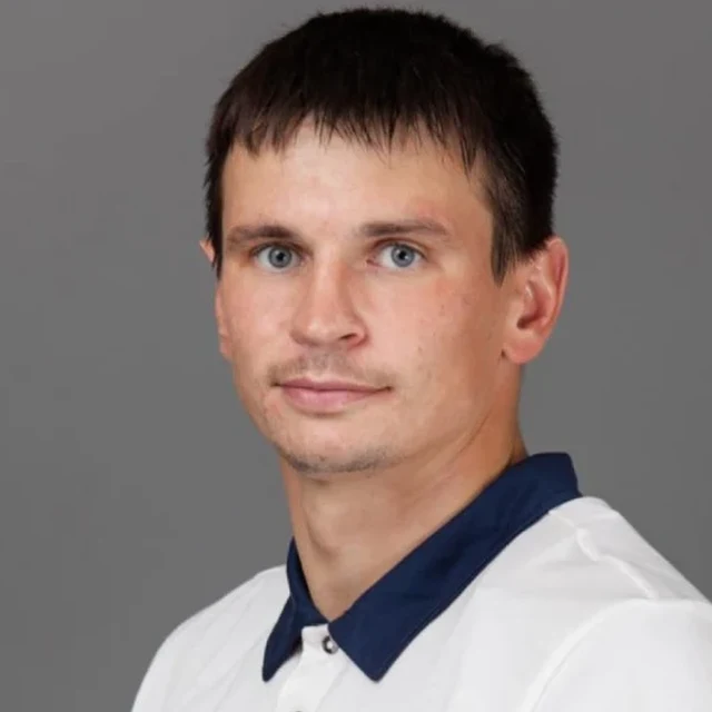Дмитрий Ларионов