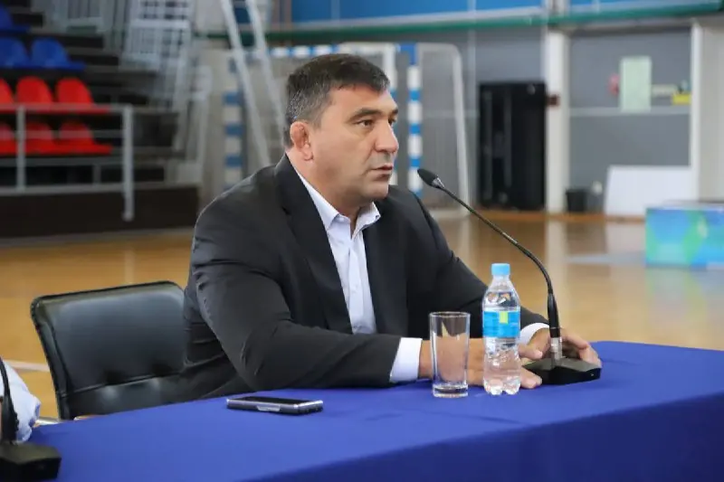 Давид Мусульбес в Хабаровске: встреча со студентами академии физкультуры — фото 1