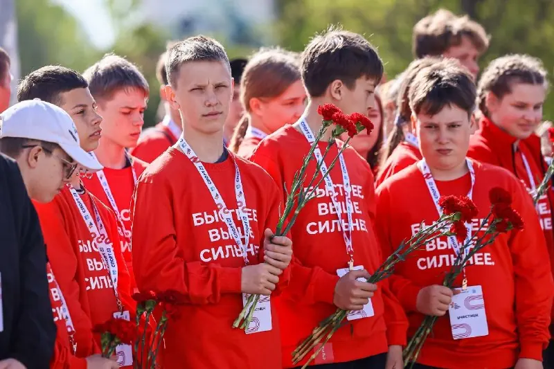 Члены РСС — вместе с юными спортсменами в День памяти в Тихвине — фото 2